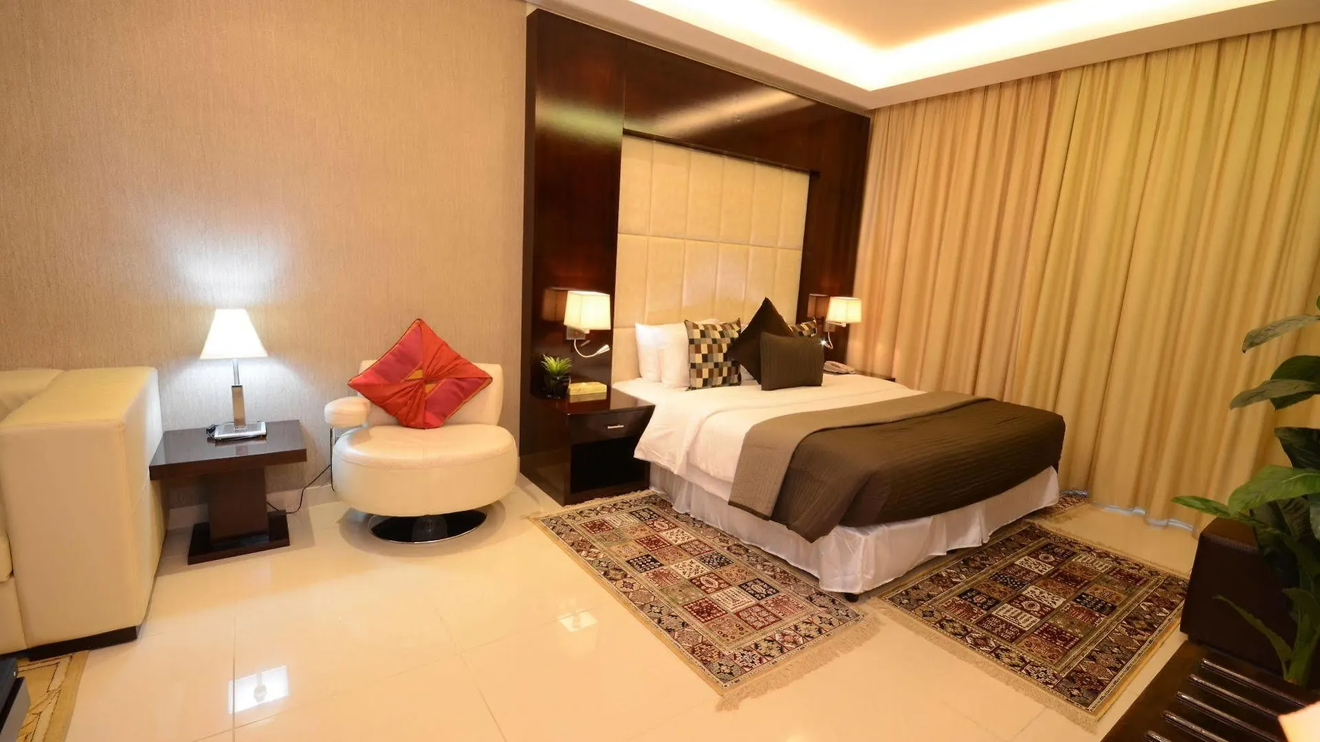 Staybridge Suites Dubai Internet City By Ihg Hotel