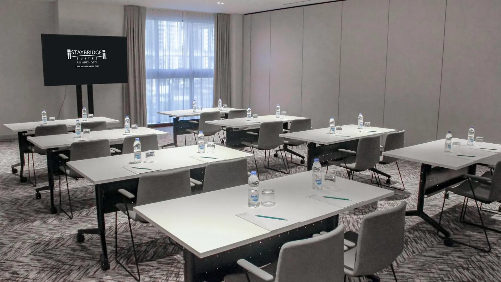 Staybridge Suites Dubai Internet City By Ihg מלון