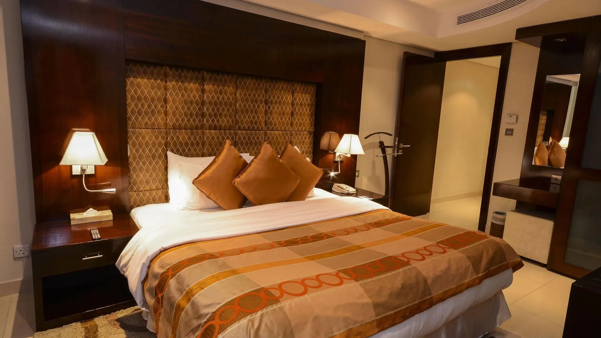 Staybridge Suites Dubai Internet City By Ihg