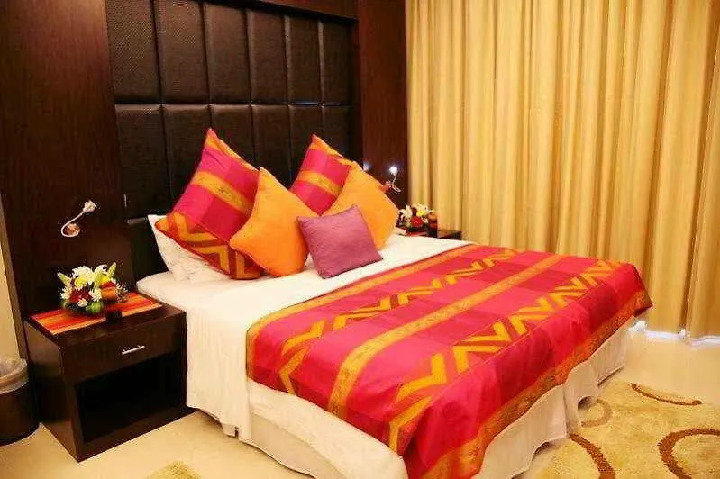 Staybridge Suites Dubai Internet City By Ihg 4*,